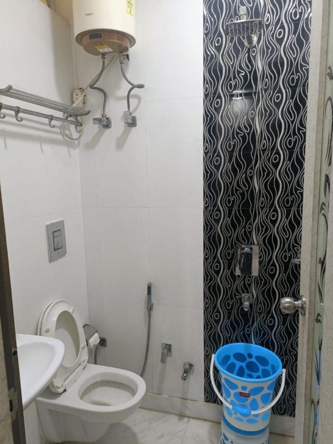 Hotel Perfect Spot- Main Bazar - Walking Metro Station New Delhi Ngoại thất bức ảnh