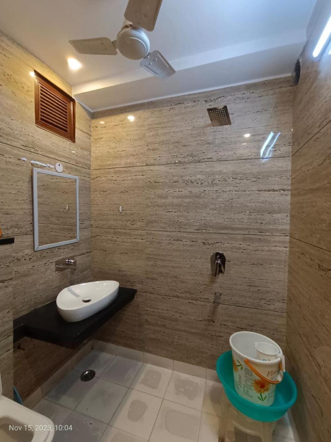 Hotel Perfect Spot- Main Bazar - Walking Metro Station New Delhi Ngoại thất bức ảnh