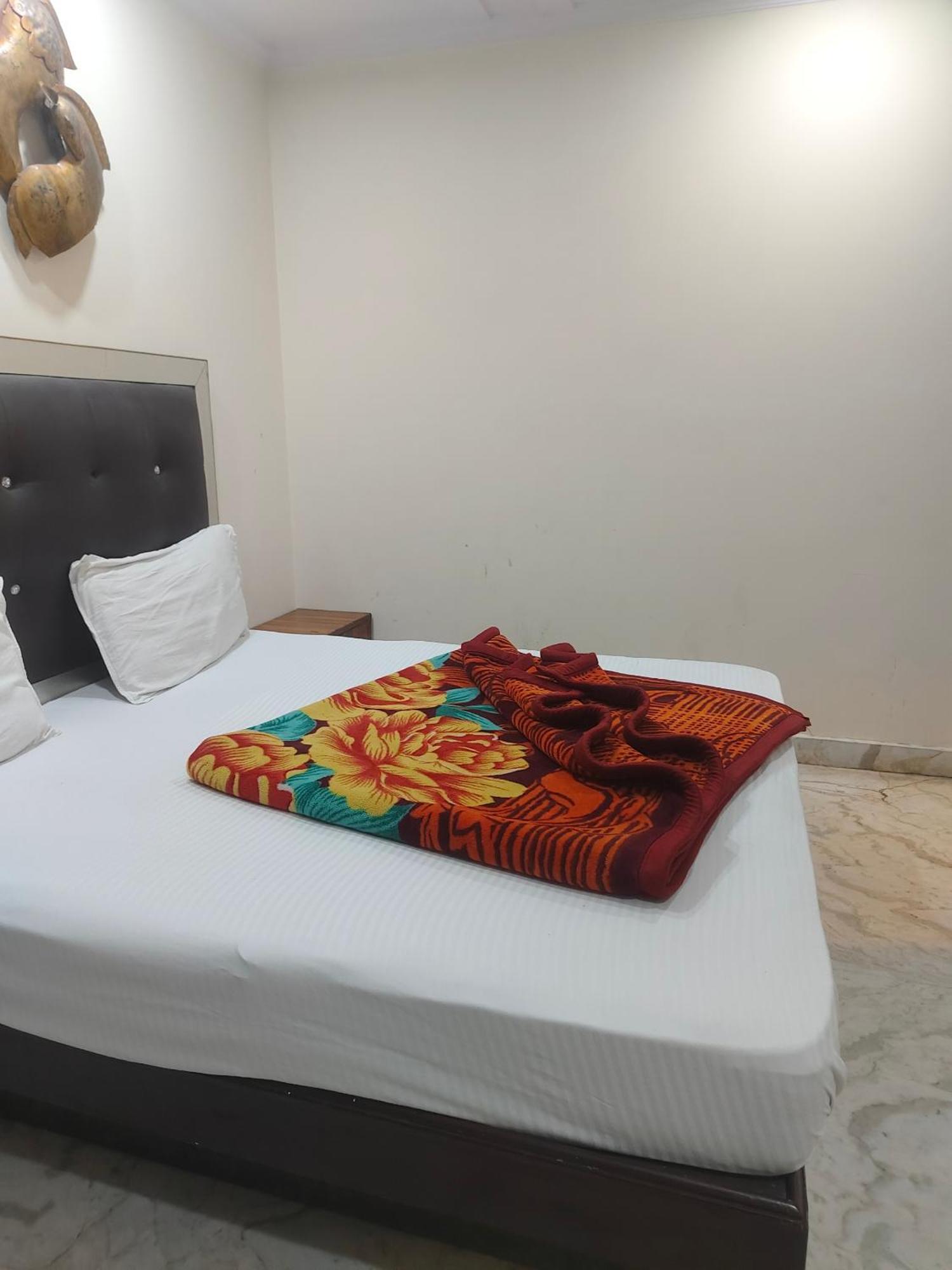 Hotel Perfect Spot- Main Bazar - Walking Metro Station New Delhi Ngoại thất bức ảnh