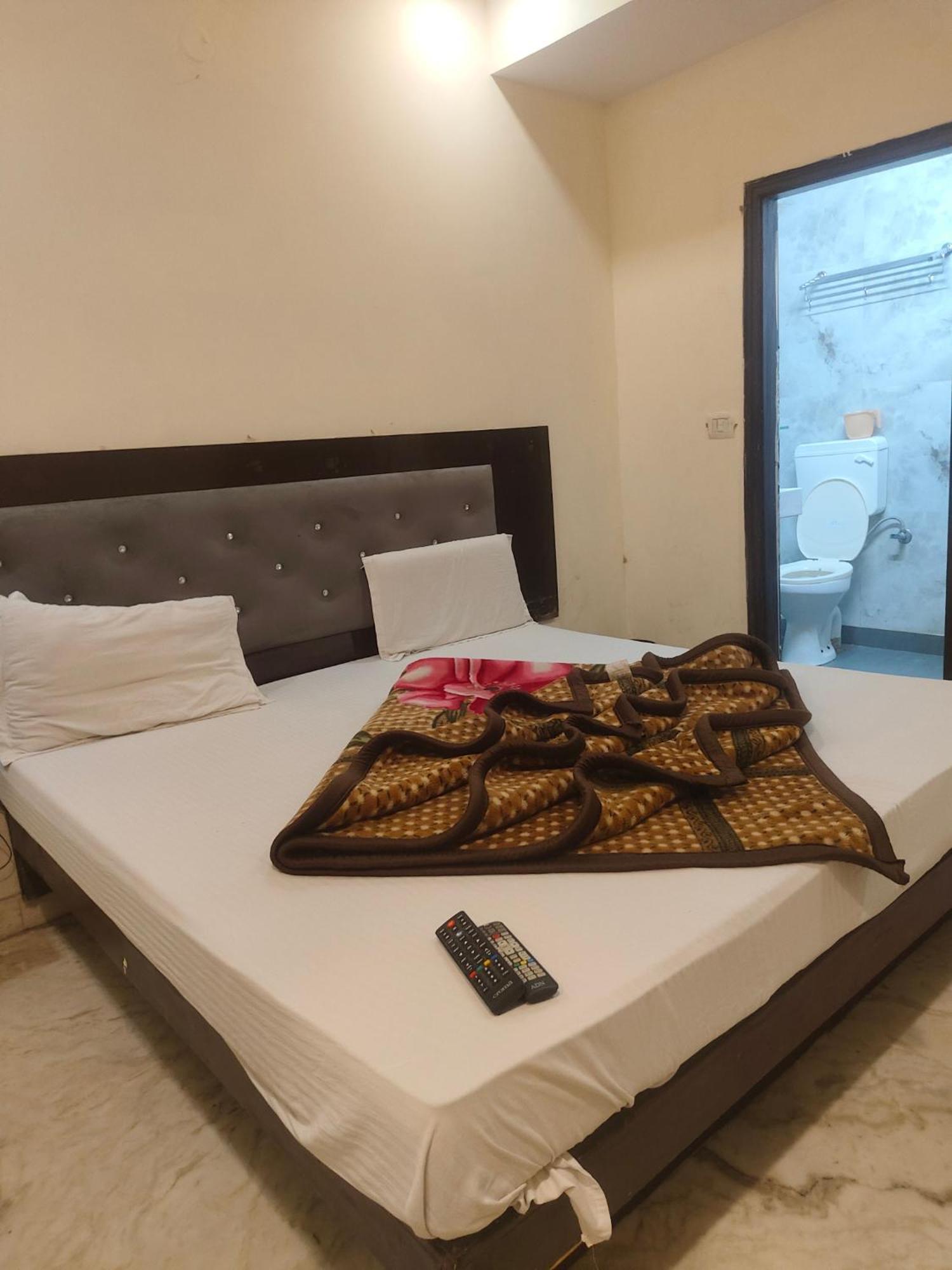 Hotel Perfect Spot- Main Bazar - Walking Metro Station New Delhi Ngoại thất bức ảnh