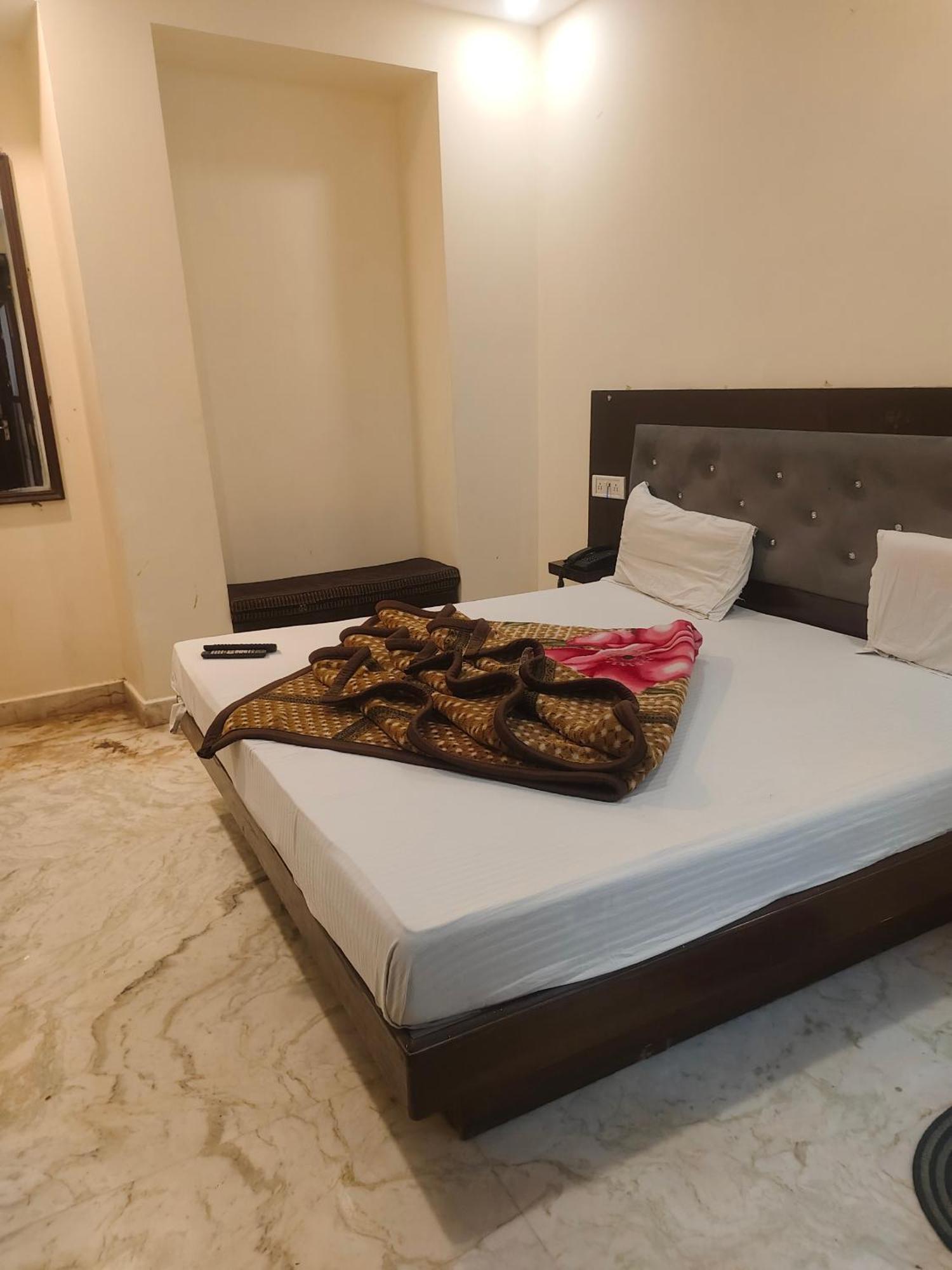 Hotel Perfect Spot- Main Bazar - Walking Metro Station New Delhi Ngoại thất bức ảnh